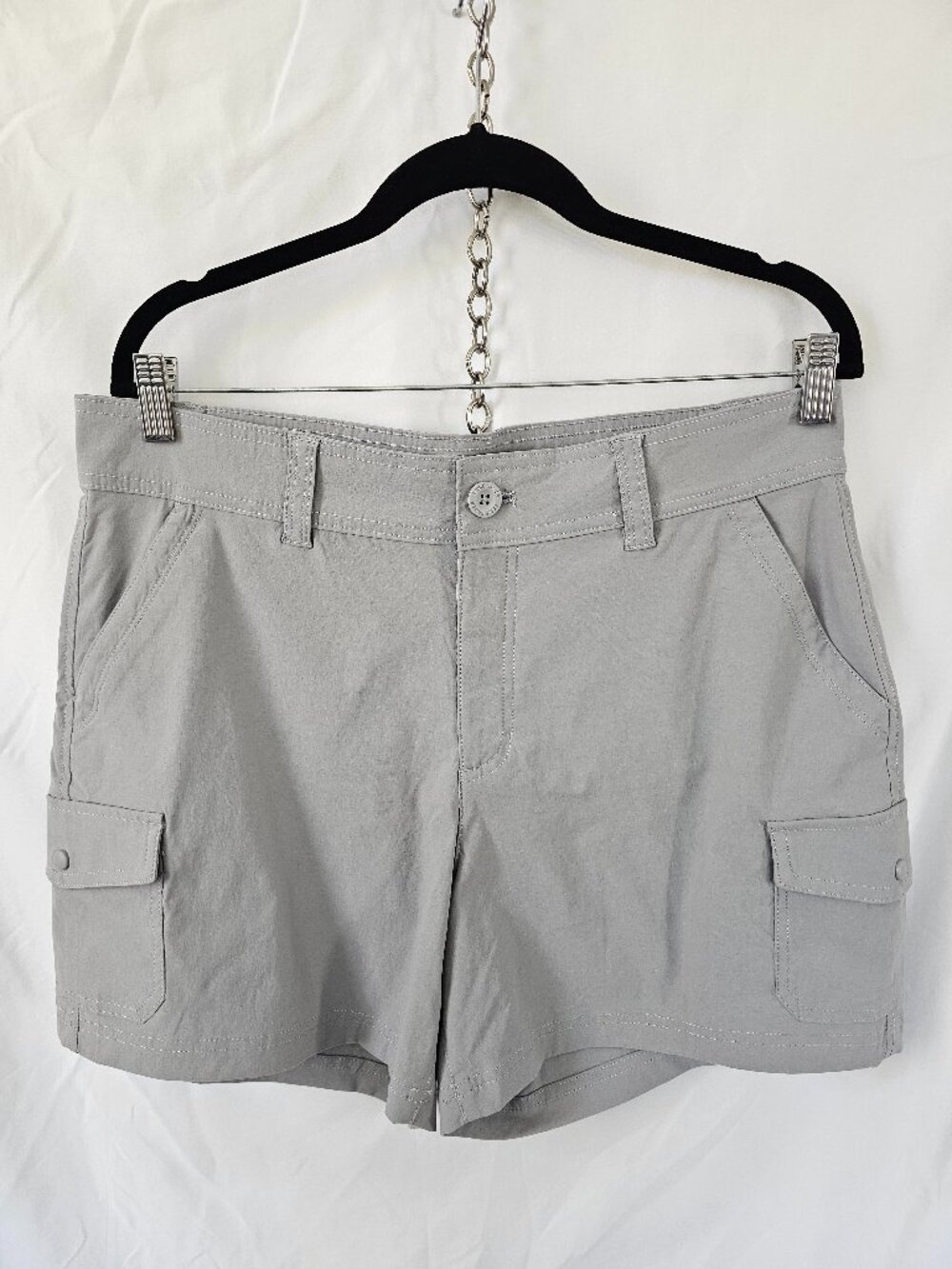 Light gray stretch shorts